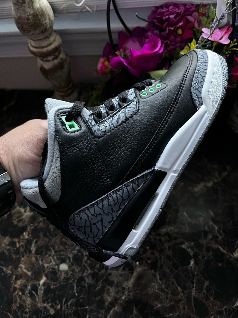 Jordan 3 Retro
Green Glow
Streetwear/Lifestyle Shoes
Size 4 Youth/5.5 Women - Picture 6 of 11
